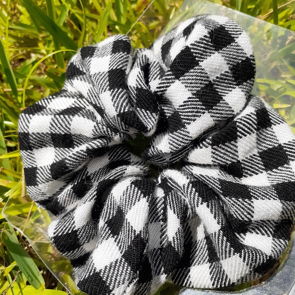 Medium Gingham Scrunchie